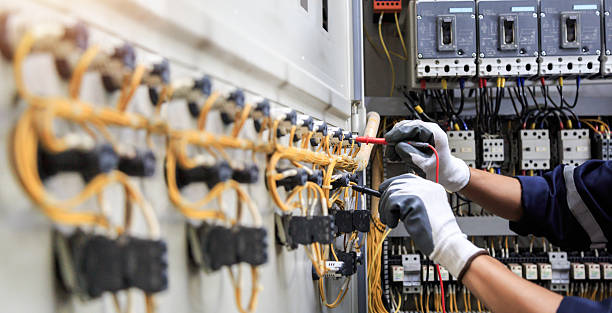 Professional Electrician technician working in Powell, TN